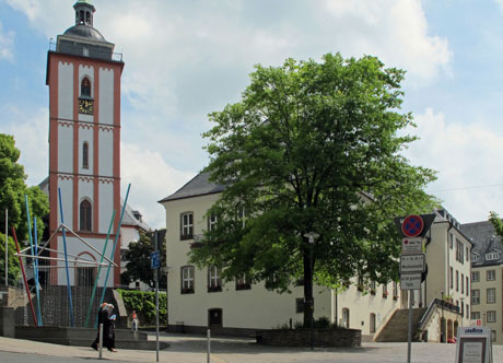 Rathaus Flugblatt Kampagne gegen das Jugendamt: Stadt Siegen nimmt Stellung