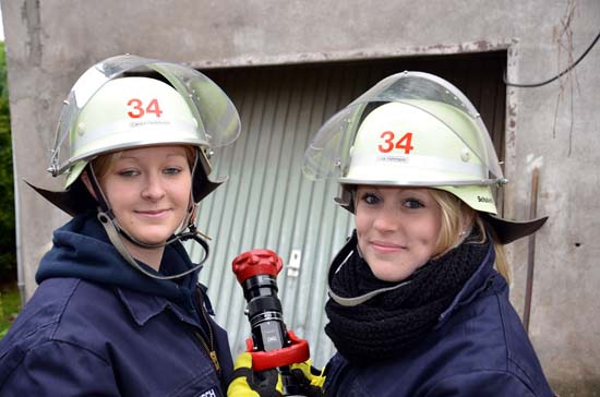 Hunderte Zuschauer auf der Jubiläumsübung der Feuerwehr FW Üb Grissenb04 Hunderte Zuschauer auf der Jubiläumsübung der Feuerwehr