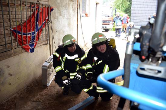 Hunderte Zuschauer auf der Jubiläumsübung der Feuerwehr FW Üb Grissenb06 Hunderte Zuschauer auf der Jubiläumsübung der Feuerwehr