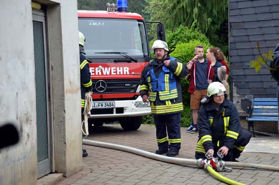 Hunderte Zuschauer auf der Jubiläumsübung der Feuerwehr FW Üb Grissenb07 Hunderte Zuschauer auf der Jubiläumsübung der Feuerwehr