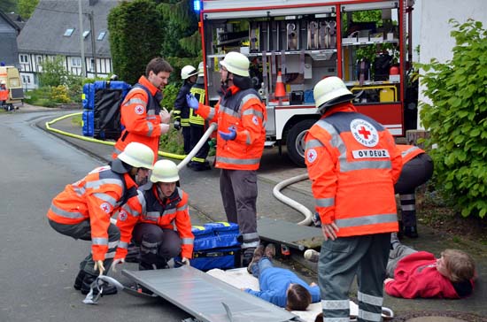 Hunderte Zuschauer auf der Jubiläumsübung der Feuerwehr FW Üb Grissenb14 Hunderte Zuschauer auf der Jubiläumsübung der Feuerwehr