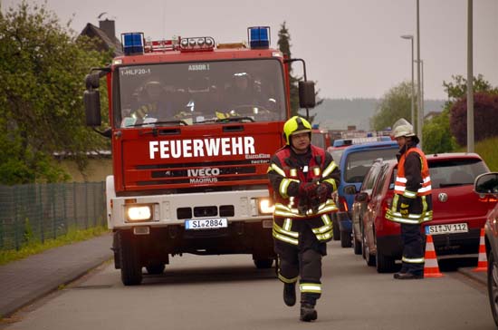 Hunderte Zuschauer auf der Jubiläumsübung der Feuerwehr FW Üb Grissenb17 Hunderte Zuschauer auf der Jubiläumsübung der Feuerwehr