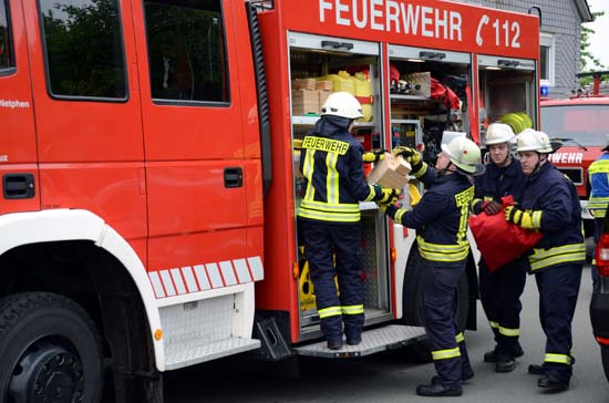 Hunderte Zuschauer auf der Jubiläumsübung der Feuerwehr FW Üb Grissenb23 Hunderte Zuschauer auf der Jubiläumsübung der Feuerwehr