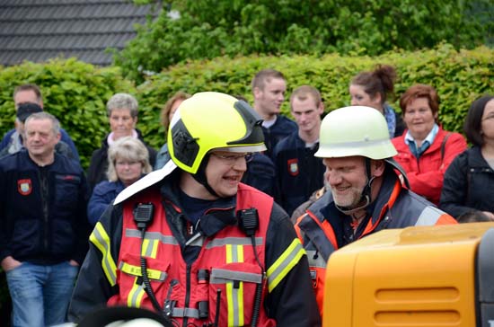 Hunderte Zuschauer auf der Jubiläumsübung der Feuerwehr FW Üb Grissenb27 Hunderte Zuschauer auf der Jubiläumsübung der Feuerwehr