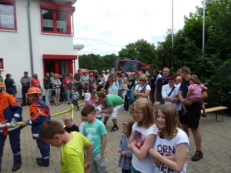 Würgendorf: Sommerfest am Feuerwehrgerätehaus P1050285 Würgendorf: Sommerfest am Feuerwehrgerätehaus