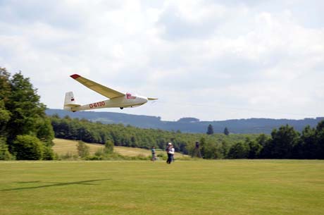 Zahlreiche Besucher bei den Flugmodellsporttagen Modellflug07 Zahlreiche Besucher bei den Flugmodellsporttagen