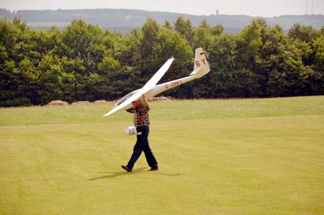 Zahlreiche Besucher bei den Flugmodellsporttagen Modellflug09 Zahlreiche Besucher bei den Flugmodellsporttagen