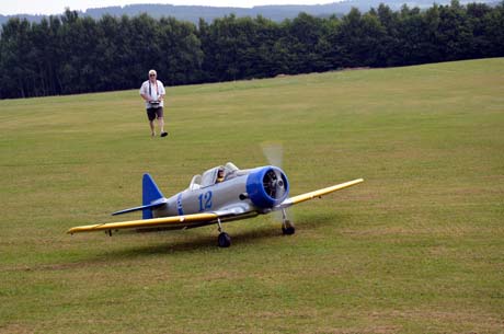 Zahlreiche Besucher bei den Flugmodellsporttagen Modellflug63 Zahlreiche Besucher bei den Flugmodellsporttagen