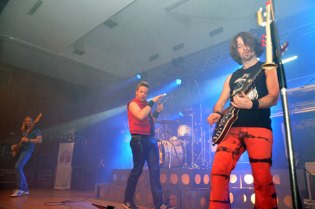 Queen Kings rockten in der Dreisbachhalle QueenKings 39 Queen Kings rockten in der Dreisbachhalle