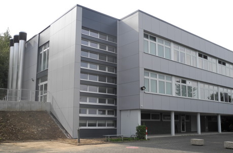 Neue Fassade am Schulzentrum 2014 08 26 Burbach Fassadensanierung Schulzentrum Foto Gemeinde Burbach Neue Fassade am Schulzentrum