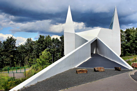 Die Autobahnkirche Siegerland, direkt an der A45, am Autohof Wilnsdorf gelegen. (Archivbild: Kay-Helge Hercher)