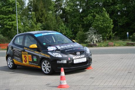 Nico Verbücheln war der schnellste Teilnehmer beim 4. Lauf zum ADAC Youngster Slalom des AMC Burbach in der Klasse der Junioren. Der Fahrer vom Olper AC sicherte sich den Klassensieg auf dem Gelände des Maxi Autohofs in Wilnsdorf. (Foto: AMC)