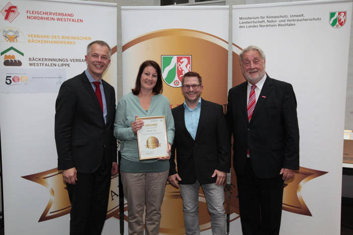 v.l.n.r. : Minister Johannes Remmel, Daniela Eling, Bäckermeister Martinus Eling und Landesinnungsmeister Heribert Kamm (Fotos: Umweltministerium NRW)