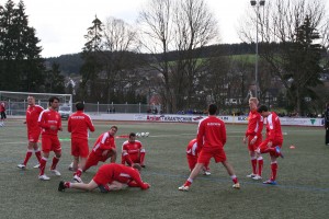 Die Siegener Spieler beim "Warm-Machen". Nach 90 Minuten hatten sie weitere drei Punkte geholt.