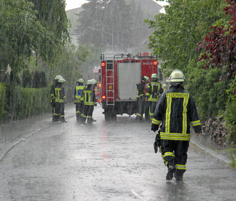 Heftiger Niederschlag im Kreisgebiet - wie hier in Herzhausen - erhöht die Aquaplaning-Gefahren.
