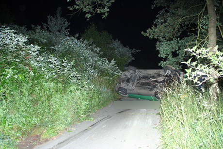 Vom Auto erschlagen 18-jähriger Mann bei Unfall tödlich verletzt (2)