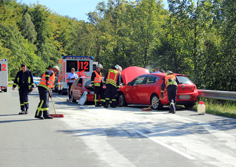Hilchenbach Frontalzusammenstoß - 3 Verletzte (1)