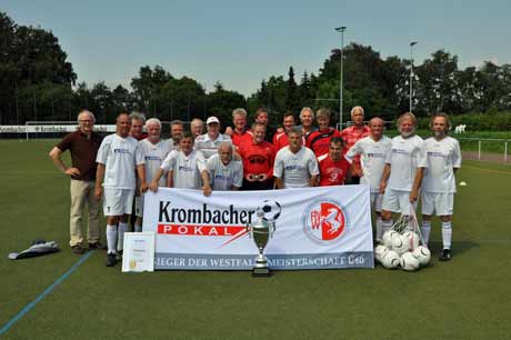 von links:Günter Picken, Manfred Hannebauer, Ludwig Burwitz, Manager Heinz-Bernd Freund, Heinz-Werner Grebe, Karl-Helmut Meiser, Udo Reik-Riedesel, Harald Rübenkönig, Heinz-Beimborn, Peter Otterbach, Günter Treude, Burkhard Holzhauer, Fritz Adolf Miß, Klaus Milian, Coach Rolf Bleck, Hans-Jürgen Wolf, Jean Haddad, Manfred Stender, Kapitän Wolfgang Freund, Werner Krönert und Gösta Schild-Reinhardt. Zum Kader gehören noch: Udo Diek, Heinz Dornbusch, Rüdiger Geldsetzer, Bernd Halbach, Ferdi Heimel, Paul Hof, Karl-Heinz Jungbluth,Wolfgang Kempf, Klaus-Peter Kaletsch, Ulrich Künkler, Rüdiger Schewior, Wolfgang Schmidt und Rolf Woicik