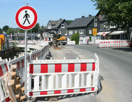 Mit dem nächsten Bauabschnitt in der Eiserfelder Ort wurde begonnen. Die Eiserntalstraße wurde voll gesperrt.