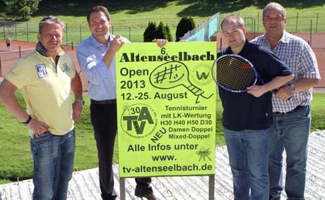 Bild: v.l.: Ralf Löhr (2. Vorsitzender TV Altenseelbach), Bürgermeister Bernhard Baumann, Thorsten Seiler (Turnierdirektor und Sportwart) und Werner Schönau (1. Vorsitzender) mit dem offiziellen Turnierplakat. Foto: Verein