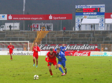 1:1-Unentschieden endete das "Duell der Sportfreunde" im Siegener Leimbachstadion.
