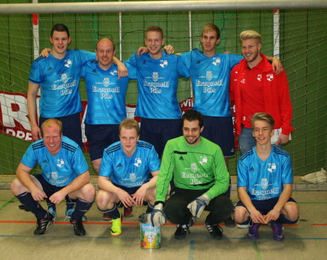 Die Mannschaft des SuS Niederschelden sicherte sich am Samstag den Turniersieg in Wilnsdorf und ist beim "RWE-Winter-Cup" eine Runde weiter. Fotos (4): Jürgen Kirsch / wirSiegen.de
