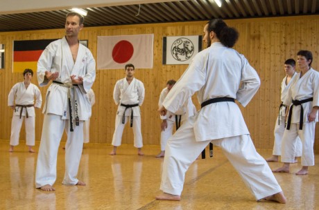 Detlef Krüger (vorne, li.) zu Besuch beim Karateverein Bushido Siegen. Foto: Verein