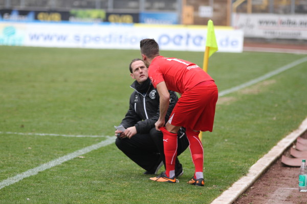 Matthias Hagner (li.) bleibt auch über die Saison hinaus Trainer bei Sportfreunde Siegen. Archiv-Foto