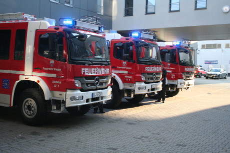 2014-04-23 Feuerwehr Fzg-Übergabe (1)