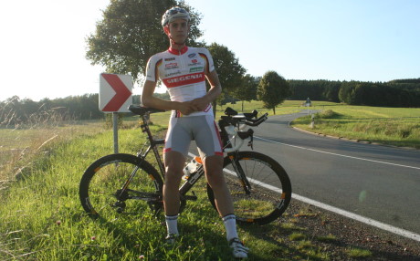 Extremradsportler Lukas Klöckner setzte sich für die gute Sache ein und startete eine Spendentour. Fotos (3): Jürgen Kirsch