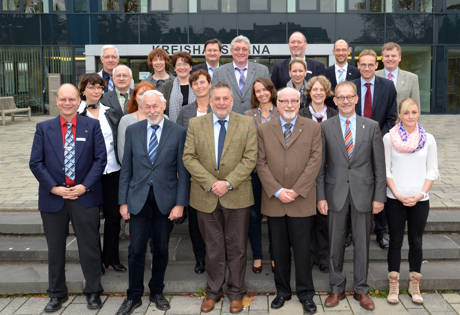 Klaus Brenner (vorne Mitte) hat den Kreis Siegen-Wittgenstein bei der Dienstbesprechung der Kommunalaufsichten im Regierungsbezirk Arnsberg vertreten. Foto: Kreis
