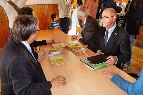 2014-10-01_Burbach_Kaserne_NRW-CDU_Laschet_vor_Ort_Foto_Hercher_3