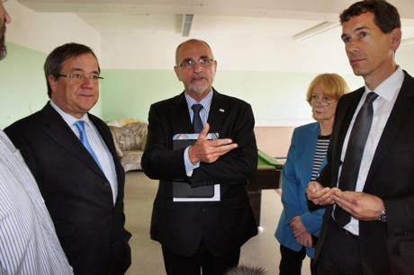 2014-10-01_Burbach_Kaserne_NRW-CDU_Laschet_vor_Ort_Foto_Hercher_6