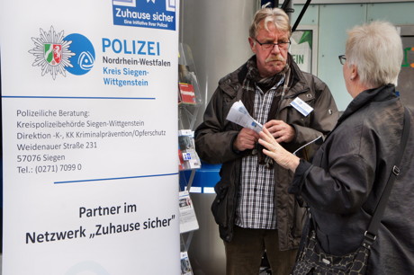 2014-10-20_Siegen_Polizei_Aktionswoche_Einbruchschutz_Foto_Hercher_5
