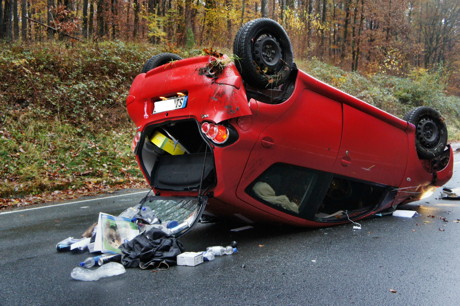 2014-11-05_Eremeitage-Siegen_B54_Pkw_ueberschlagen_19jaehrige_unverletzt_Foto_Hercher_4