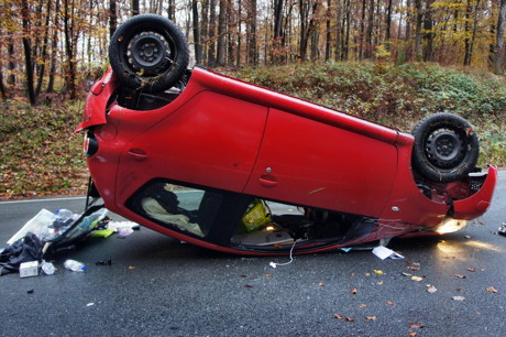 2014-11-05_Eremeitage-Siegen_B54_Pkw_ueberschlagen_19jaehrige_unverletzt_Foto_Hercher_5