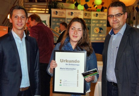 Marie Schumacher traf auf dem Schulweg einen Exibitionisten an und trat ihm entschlossen entgegen.