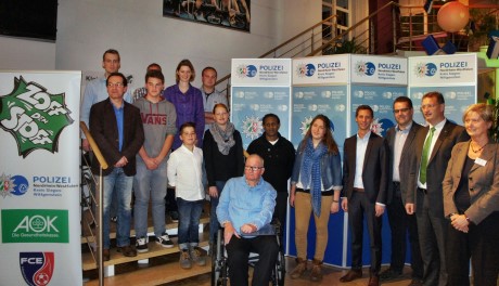 13 Menschen aus Siegen-Wittgenstein wurden im Lyz für ihr zivilcouragiertes Handeln ausgezeichnet. Fotos: Kirsch