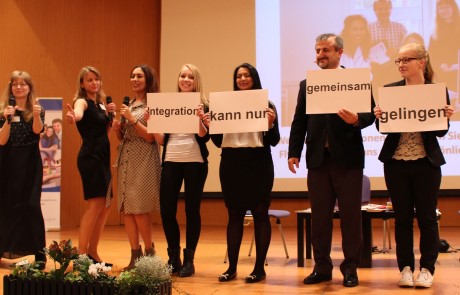"Integration kann nur gemeinsam gelingen", wirbt das Team des Kommunalen Integrationszentrums beim "Fest der Kulturen". Fotos: Kreis