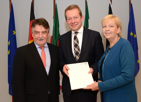2014-12-05_Düsseldorf_Übergabe von 15 Förderbescheiden_Foto_Staatskanzlei Nordrhein-Westfalen_Foto_Wilfried Meyer_1