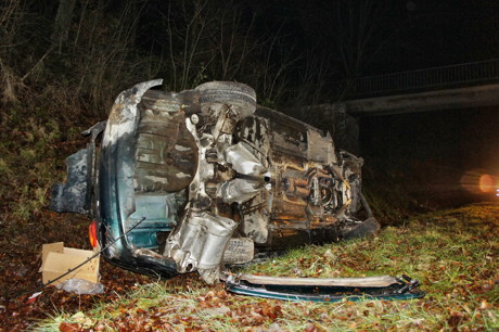 2014-12-23_Siegen_A45_VU_Pkw_mehrfach_überschlagen_unverletzt_Foto_Hercher_2
