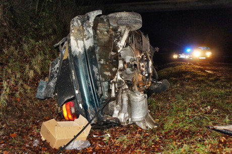 2014-12-23_Siegen_A45_VU_Pkw_mehrfach_überschlagen_unverletzt_Foto_Hercher_3