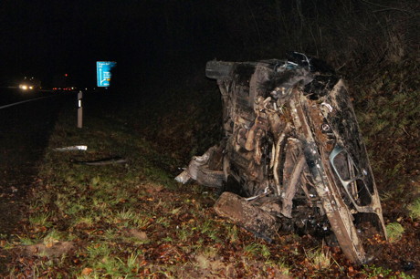 2014-12-23_Siegen_A45_VU_Pkw_mehrfach_überschlagen_unverletzt_Foto_Hercher_6