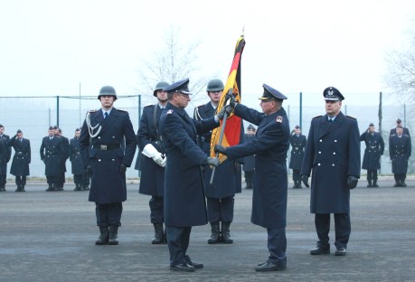 Generalmajor Robert Löwenstein, Oberst Martin Krüger (li.) und Oberstleutnant Lars Hoffmann (re.) bei der Kommandoübergabe.