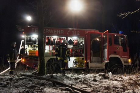 2015-01-01_Netphen-Deuz_Schwelbrand_Waldhütte_Brandstiftung_Foto_Hercher_2