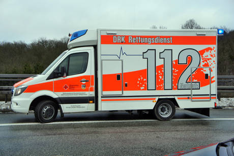 2015-01-05_Wilnsdorf_A45_VUP_Pkw_in_Mittelschutzplanke_Foto_Hercher_7