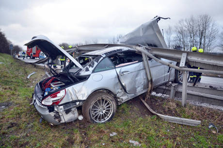 2015-01-13_Wilnsdorf_A45_Porsche_unter Leitplanke_Foto_Schade_7