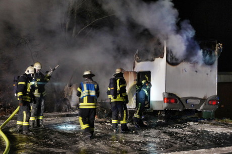 2015-01-20_Siegen_Rosterberg_Brandstifter_zündet_Reisemobil_an_Foto_Hercher_02