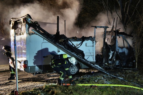 2015-01-20_Siegen_Rosterberg_Brandstifter_zündet_Reisemobil_an_Foto_Hercher_05