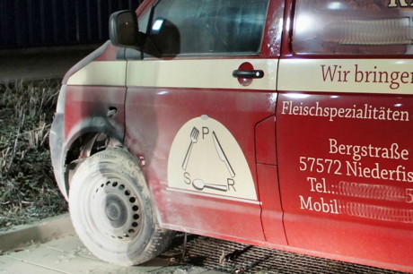 2015-01-21_Siegen_IKEA_Feuerteufel_Brandstiftung_VW-Bus_angezündet_Foto_Hercher_02